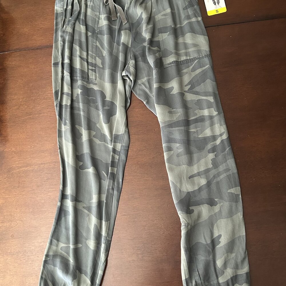 Splendid Women’s Camo Jogger Pants - Size Small, Soft & Lightweight, NWT